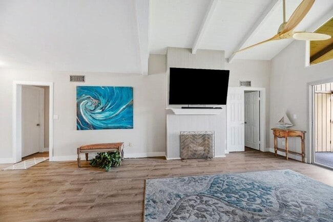 Building Photo - Gorgeous Upper Unit Condo in Fairway Knoll...
