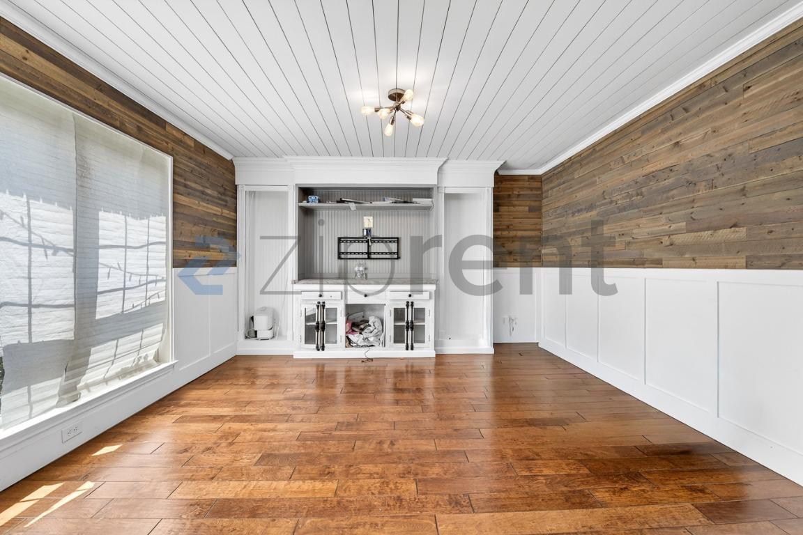 Building Photo - 3817 Dutton Dr