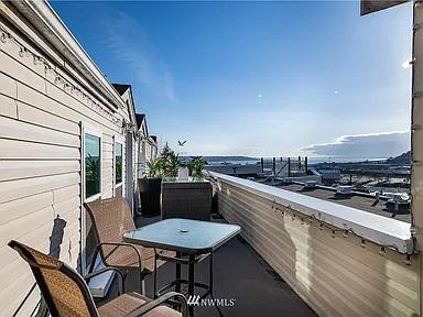Building Photo - 2530 15th Ave W