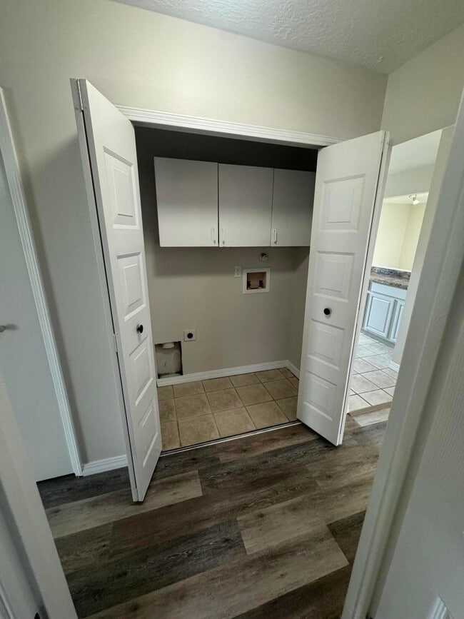 Building Photo - 4765 Limestone Dr NE