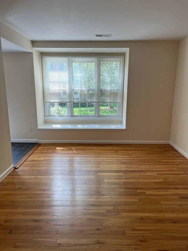 Building Photo - Wonderful end unit in Downtown Bethesda, 1 Mi. to Bethesda Metro