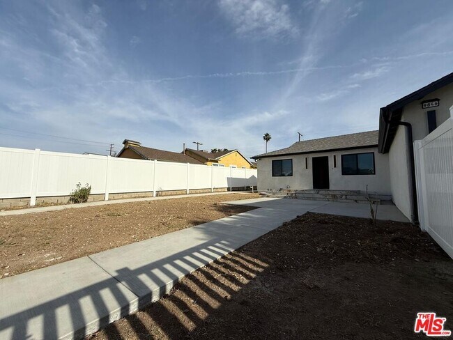 Building Photo - 9846 Monogram Ave