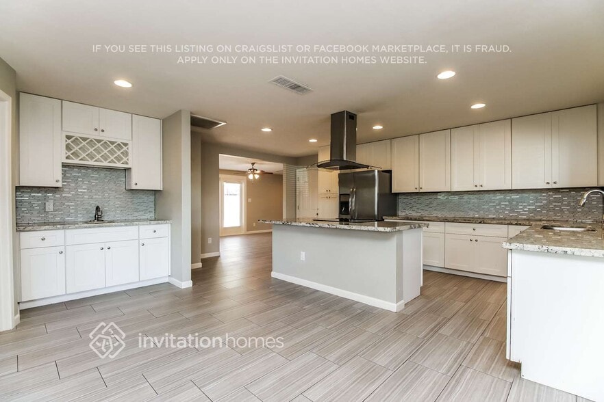 Building Photo - 1027 E Frost Dr