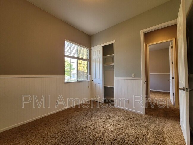 Building Photo - 1105 Brookline Cir