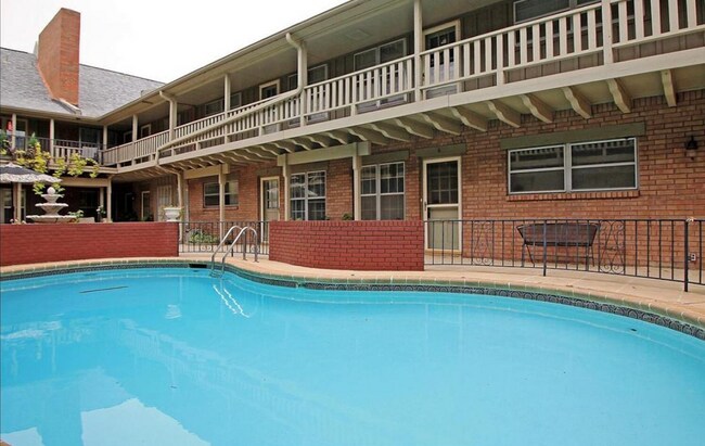 Building Photo - 1 Bed / 1 Bath – All Bills Paid, Washer & Dryer Included, Tile Floors, Pool & Prime Location!