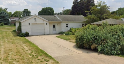 Building Photo - Spacious 2-Bedroom Home with Garage and Basement!