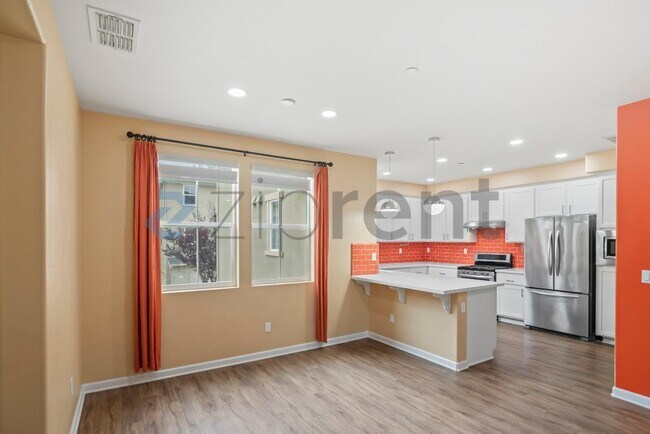 Building Photo - 1210 Coyote Creek Way