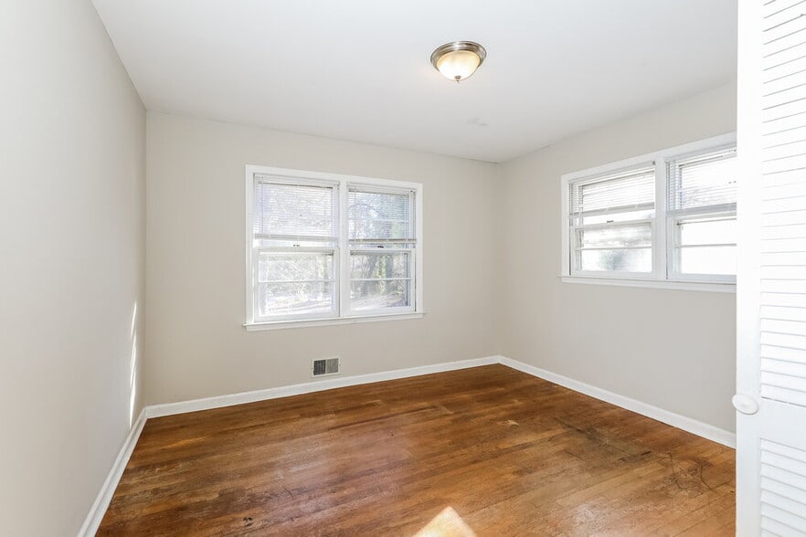 Building Photo - 4775 Ben Hill Rd