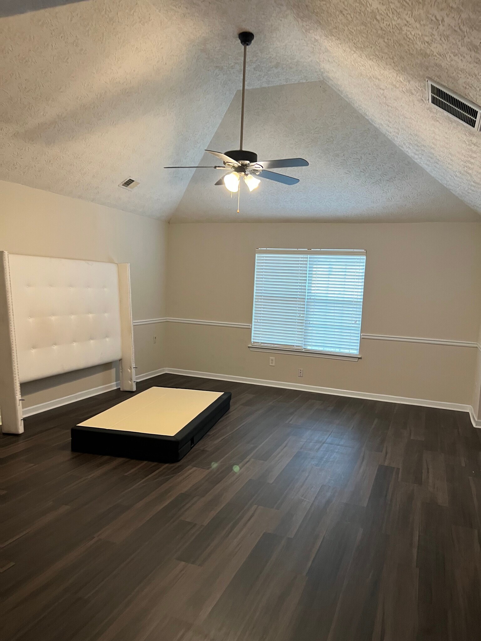 Building Photo - 827 Hannah Ct