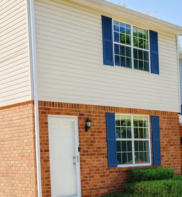 Building Photo - 116-115 Five Oaks Dr
