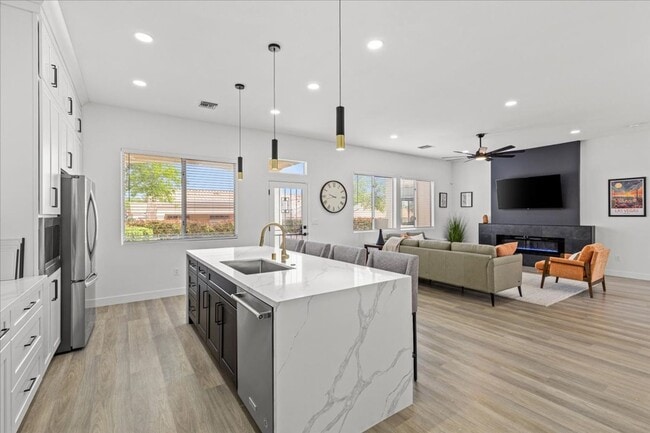 Building Photo - Serene Retreat Furnished 2 Bedroom Sun City Summerlin Home