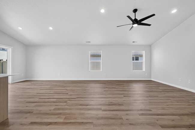 Building Photo - Brand New 4bd/2ba Single Level Nampa Home w/3-Car Garage