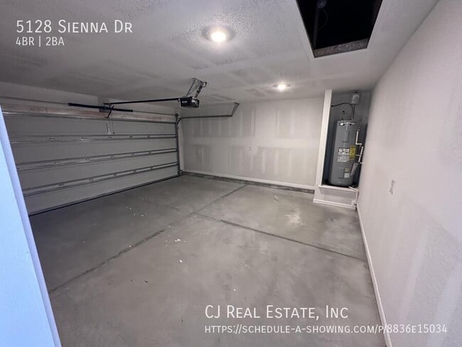 Building Photo - 5128 Sienna Dr