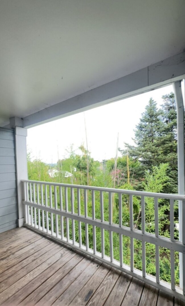 Building Photo - Great unit at LAUREL STATION for $3300 - monthly rent includes two assigned parking spaces!