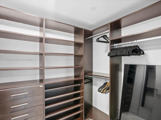 Building Photo - 200 Biscayne Blvd Way