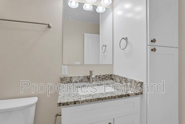 Building Photo - 1734 Eastfield Dr N