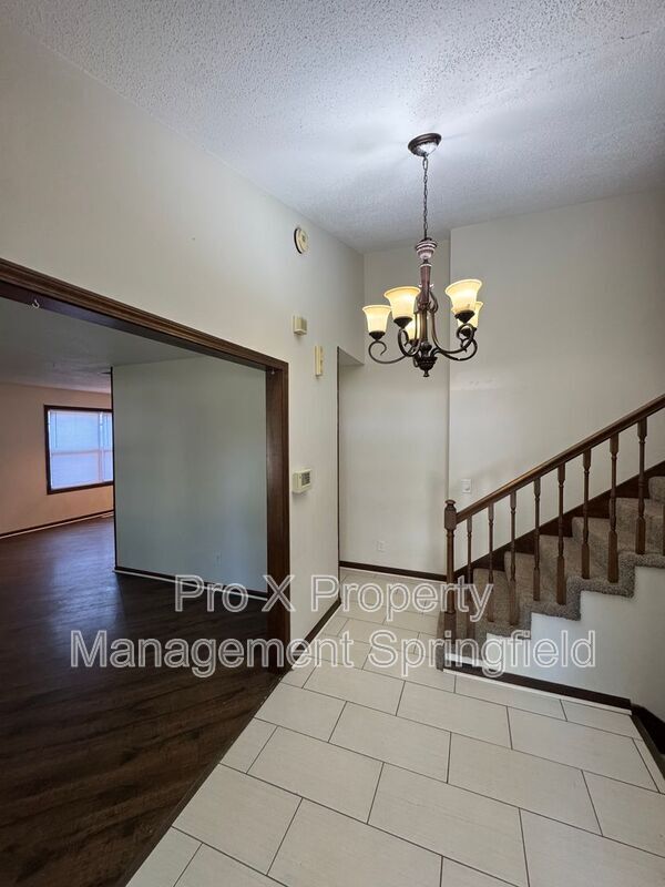 Building Photo - 3332 S Southlyn Pl