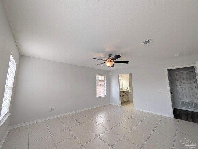 Building Photo - 28 Easton St