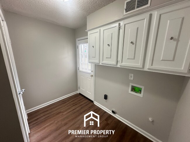 Building Photo - 6577 Beaverlodge Dr