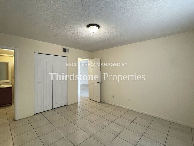 Building Photo - 5128 Indian Lakes Ct