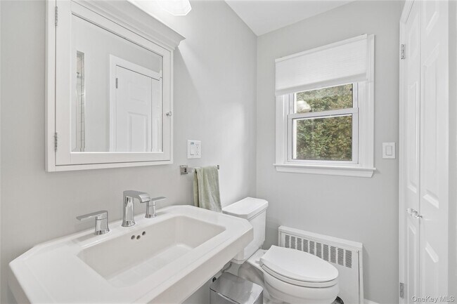 Building Photo - 131 Longfellow St