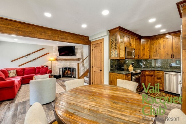 Building Photo - Annual Lease - 3BR, 3BA 3-level Townhome w...