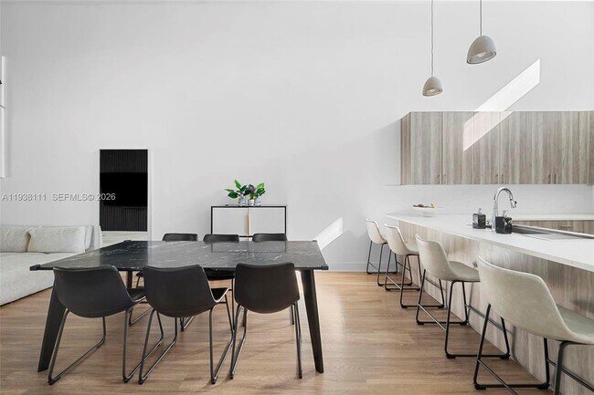 Building Photo - 821 SW 14th St