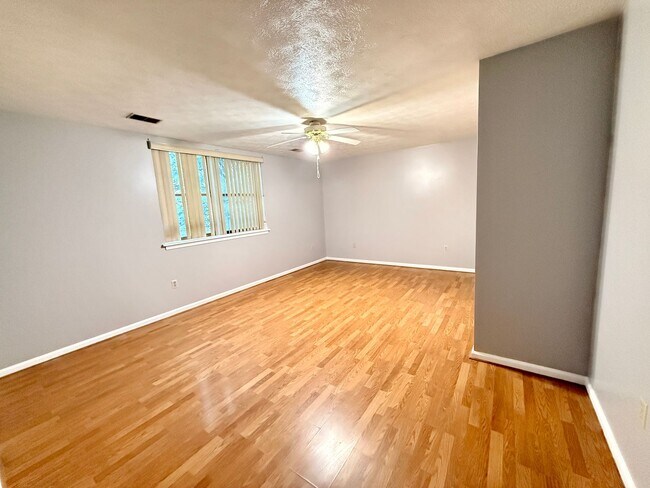 Building Photo - 215 S Eaton St