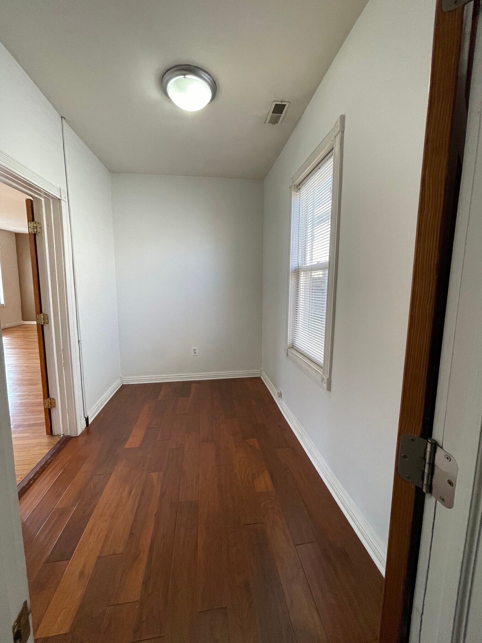 Building Photo - 1834 W Thomas St