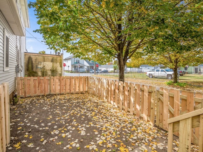 Building Photo - 306 Martin Ave