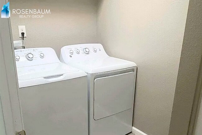 Building Photo - Charming and cozy 2-beds, 2-baths 4-plex unit in Tucson!