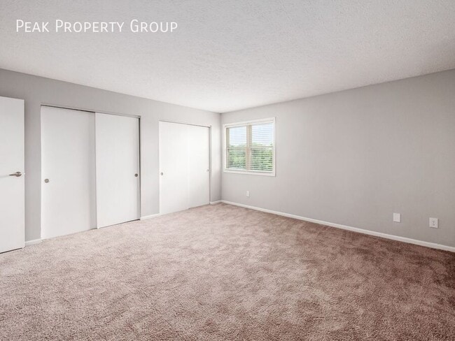 Building Photo - 2015 Queensgate Ln