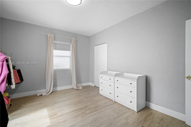 Building Photo - 16101 NE 11th Ave