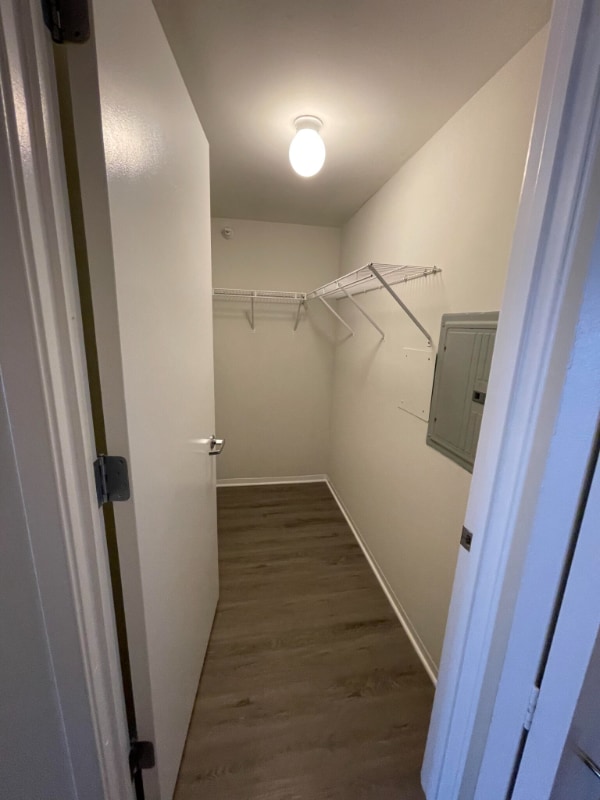 Building Photo - 470 N State St