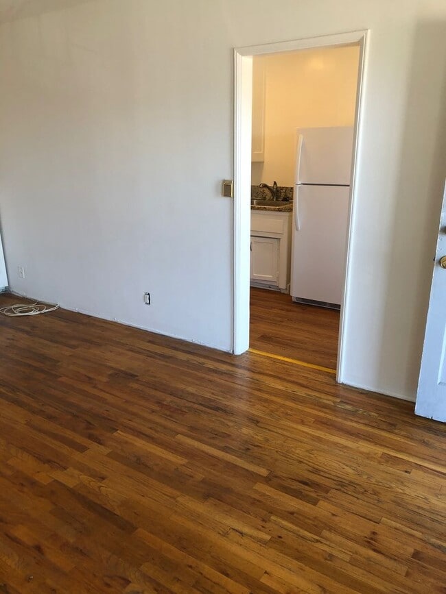 Interior Photo - Beverly Glen 04-LA