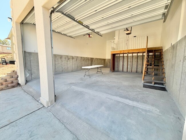 Building Photo - 2044 Sherman Rd