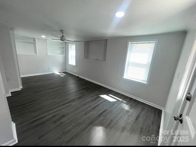 Building Photo - 124 Bridges Cir