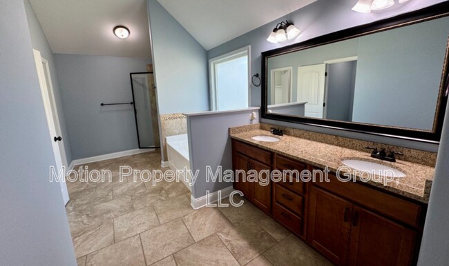 Building Photo - 5464 Everlook Cir