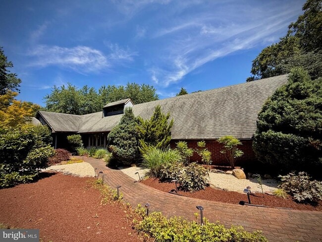 Building Photo - 881 Cox Rd