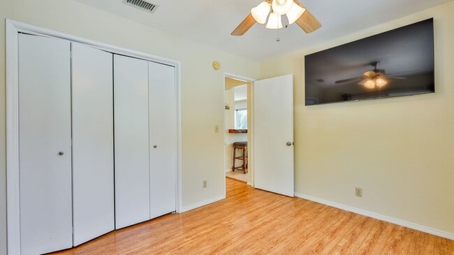 Building Photo - 4 Bedroom 2 Bath Level Entry Home