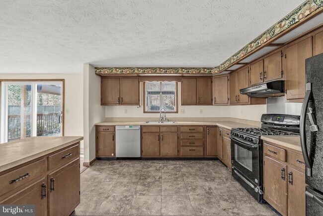 Building Photo - 22397 Armstrong Dr