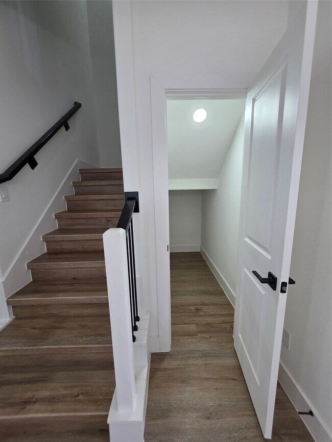 Building Photo - 1407 Odd Fellow St