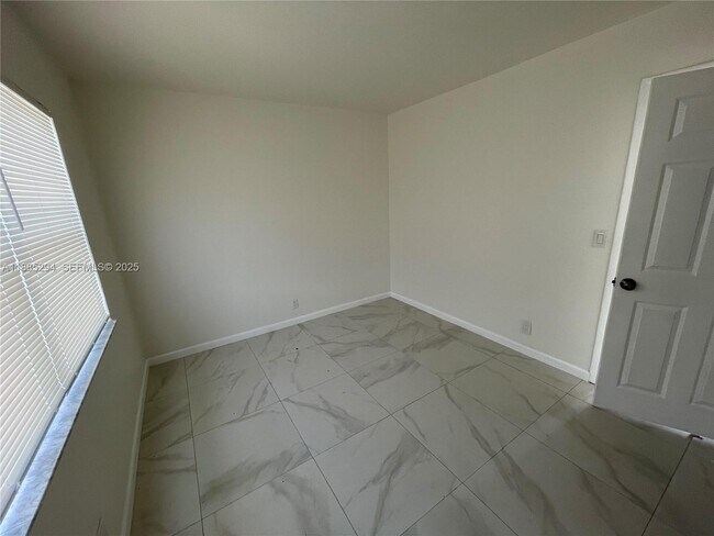 Building Photo - 801 N H St