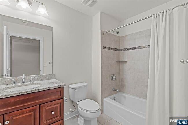 Building Photo - 52 Parkside Dr