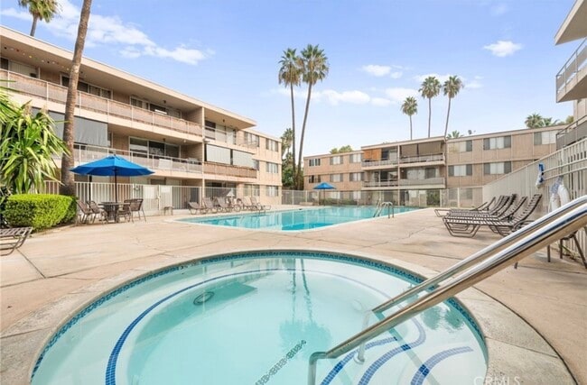 Building Photo - 6979 Palm Ct