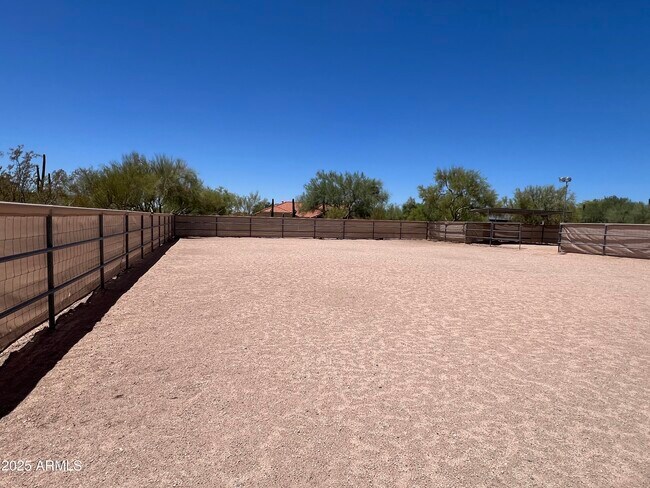 Building Photo - 4847 E Calle de Las Estrellas Rd