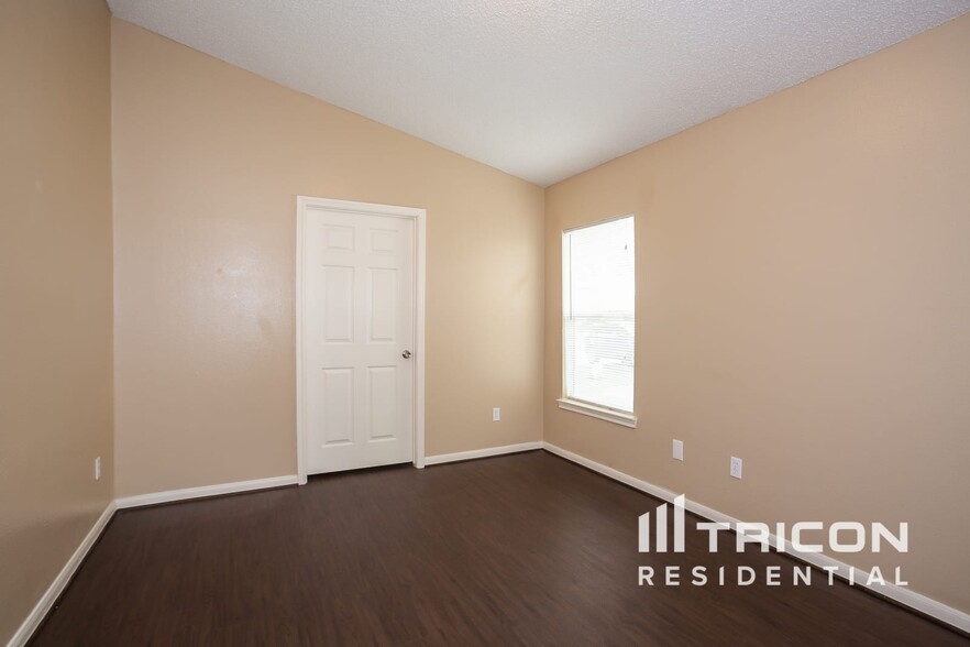 Building Photo - 3211 Kelling St