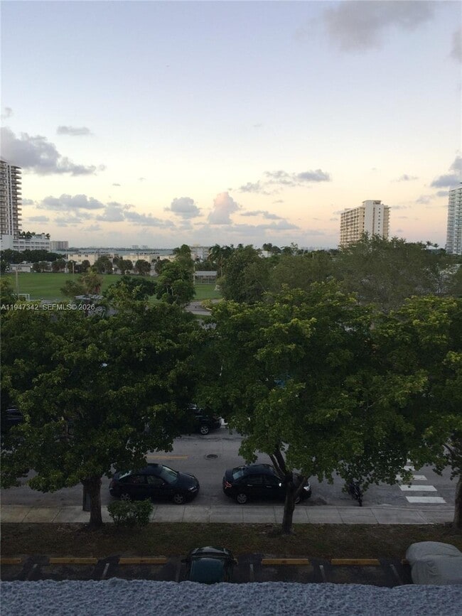 Building Photo - 1801 S Treasure Dr