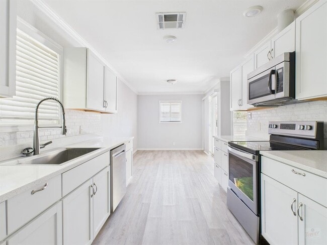 Building Photo - 11603 Gunsmoke Cir