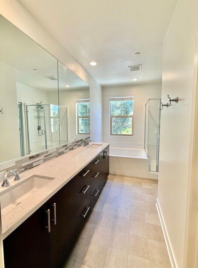 Building Photo - Stunning 3-Bed/2.5-Bath End Unit Condo with Solar & Large Yard